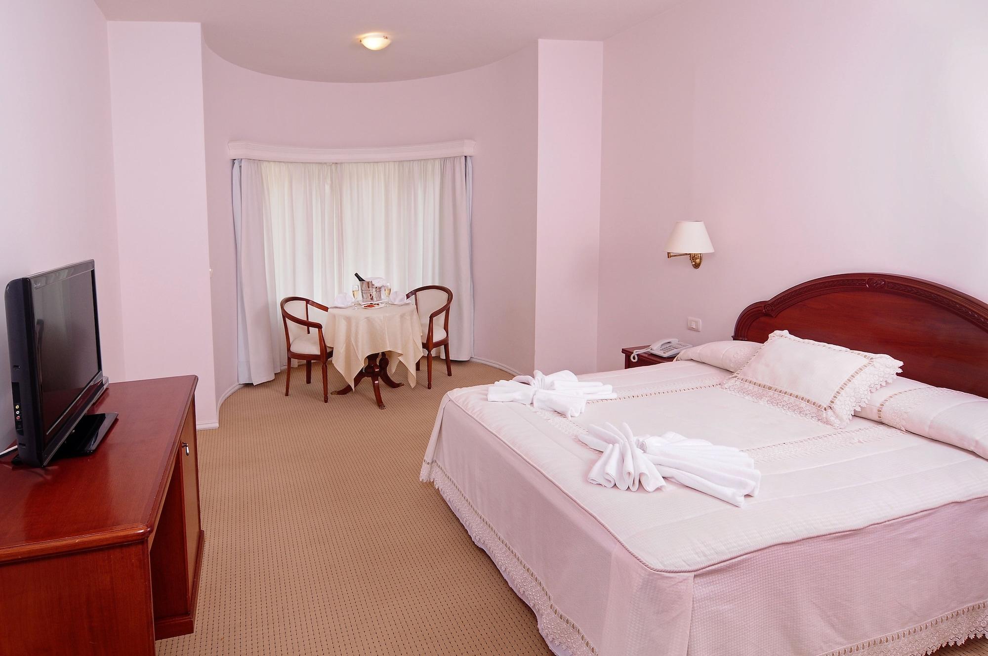 Parque Hotel Jean Clevers Punta del Este Eksteriør bilde A bedroom in a hotel