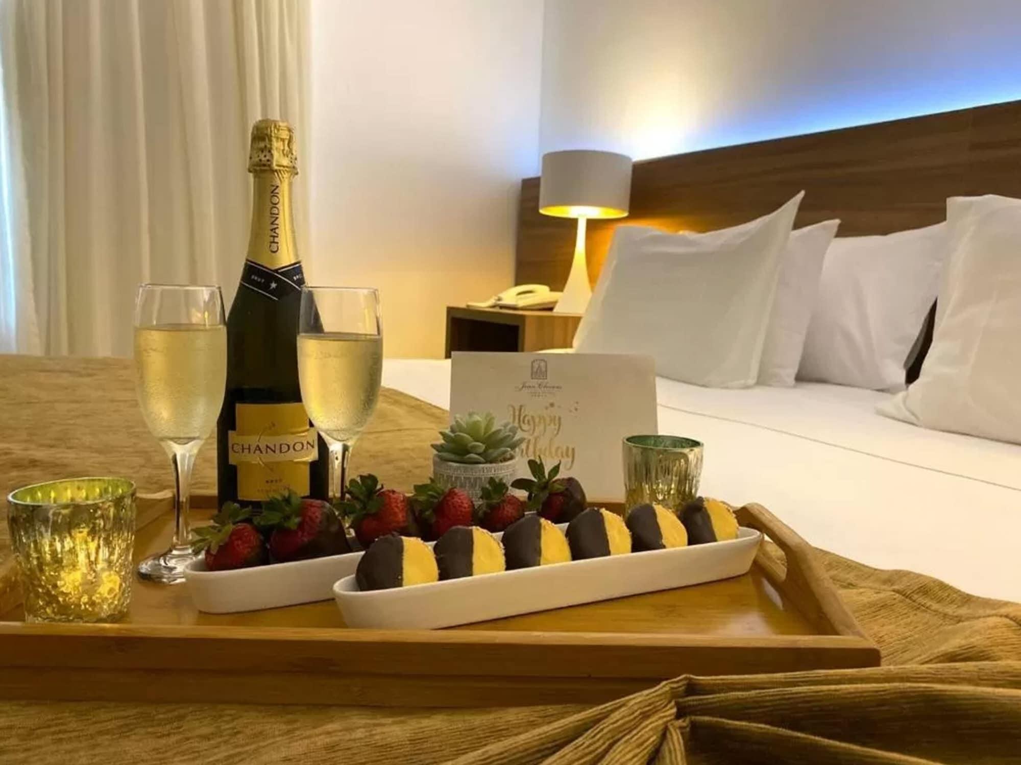 Parque Hotel Jean Clevers Punta del Este Eksteriør bilde A room service tray