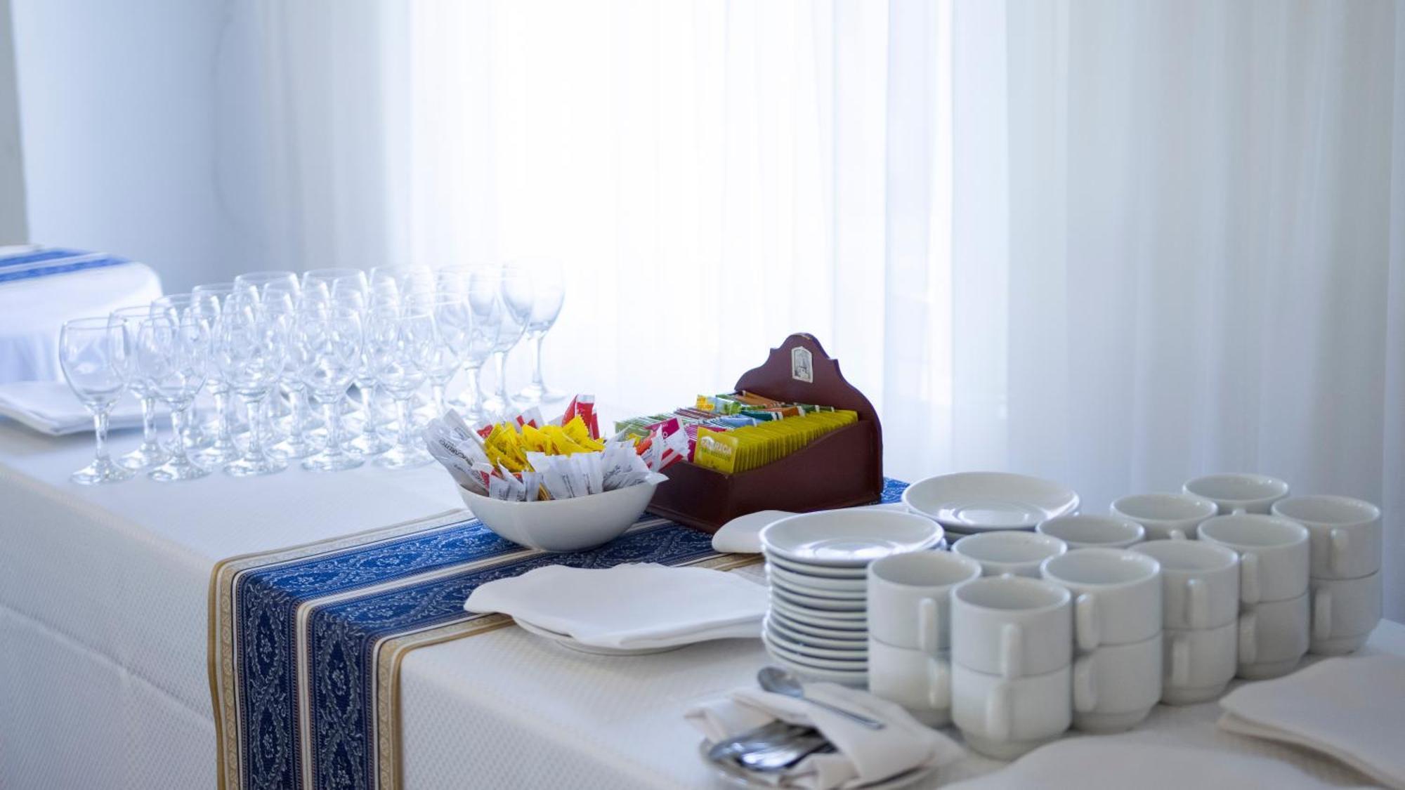 Parque Hotel Jean Clevers Punta del Este Eksteriør bilde A table set for a buffet