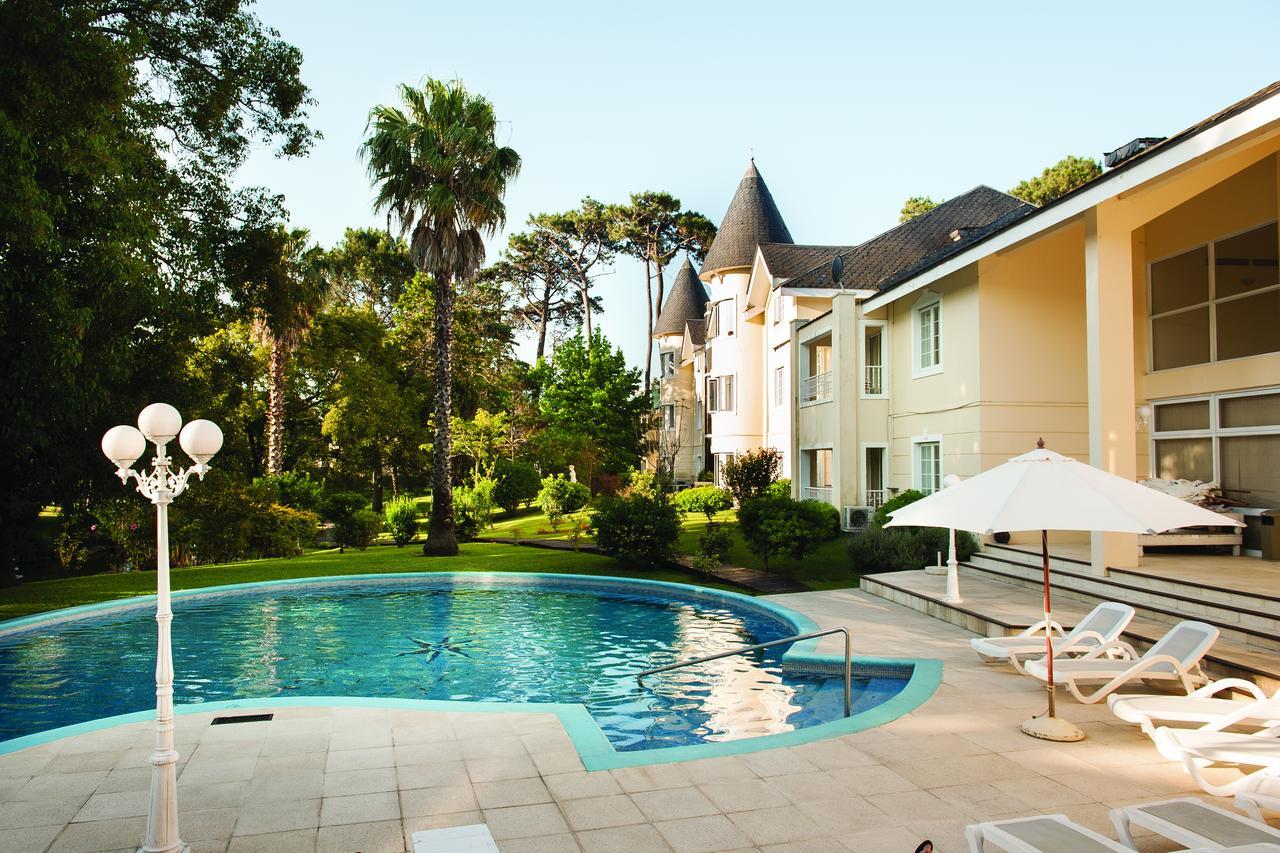 Parque Hotel Jean Clevers Punta del Este Eksteriør bilde The swimming pool at the hotel