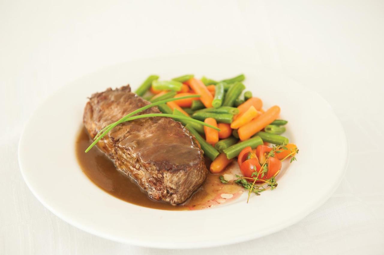 Parque Hotel Jean Clevers Punta del Este Eksteriør bilde A plate of braised ox cheek