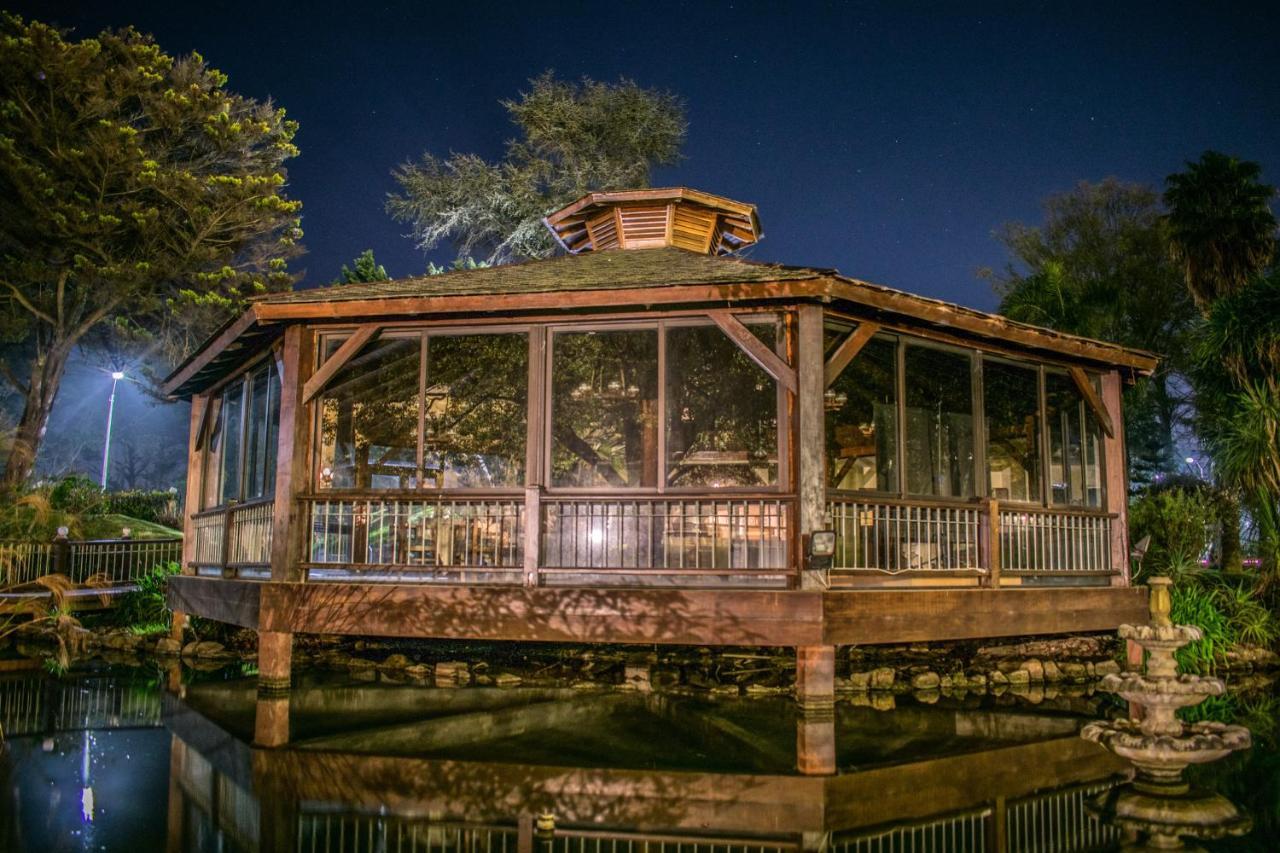 Parque Hotel Jean Clevers Punta del Este Eksteriør bilde The gazebo at the center of the pond